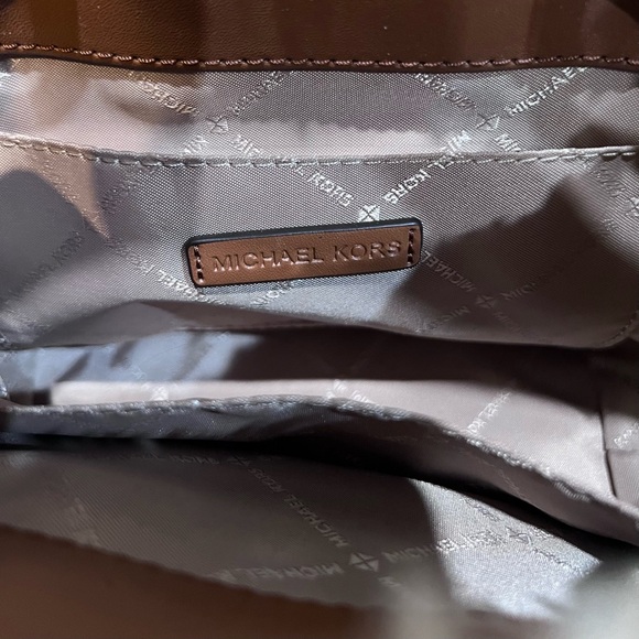 Michael Kors Suri Small Faux Fur Sherpa Tan Shearling Bucket Crossbody Bag - Picture 10 of 13